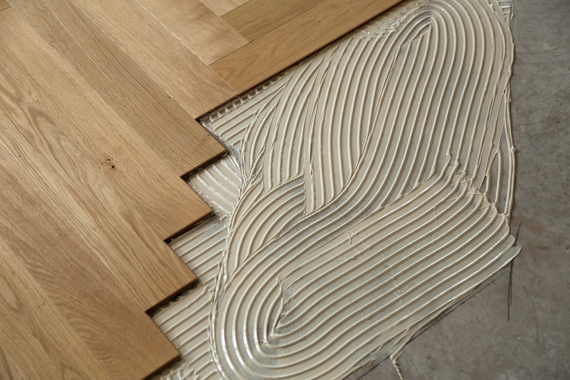 Construction in a renovated room installation of parquet